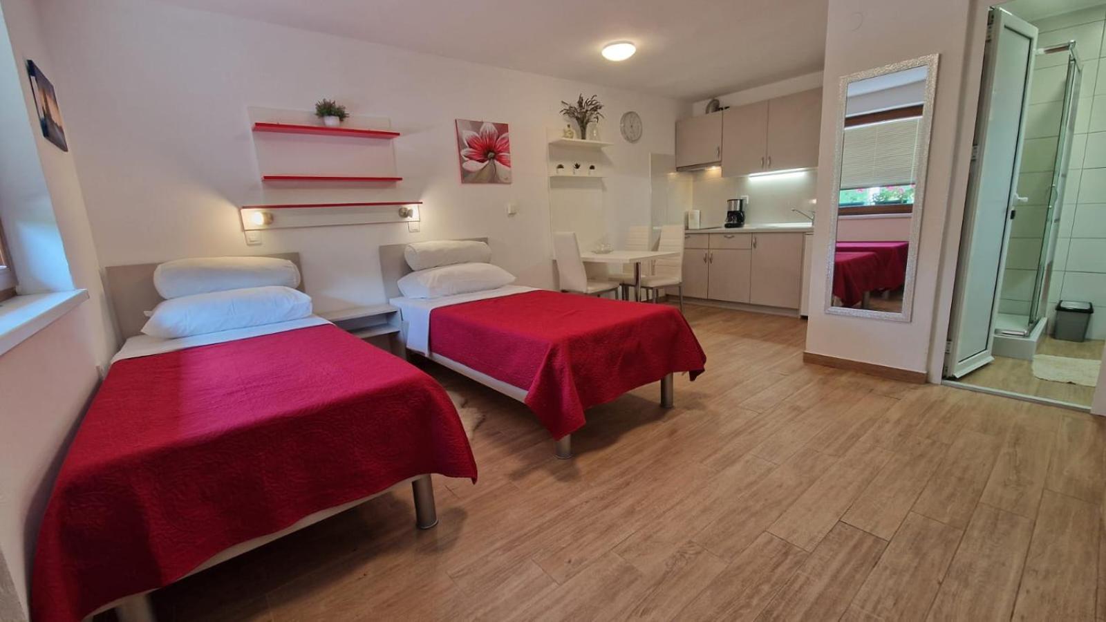 Apartmán Plitvice Zg Smoljanac Exteriér fotografie